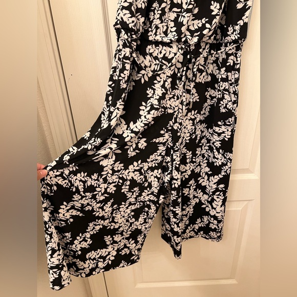 Black and white one piece capri.  Can be styled with heels or flats. - Picture 3 of 6